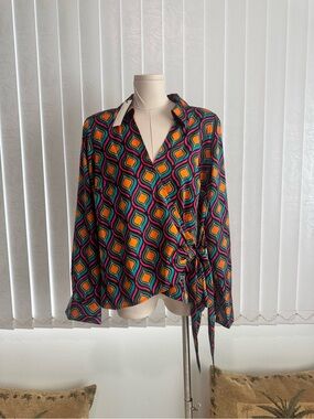 Cupcakes and Cashmere NWT Geometric Wrap Blouse Size Medium